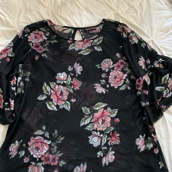 Almost Famous Sheer Top - Picture 3 of 14